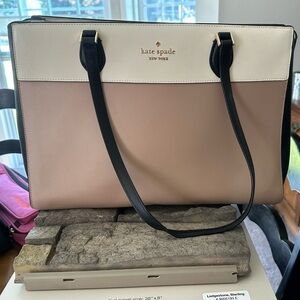 Beautiful Kate Spade tote. Like new condition.